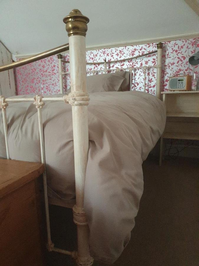 Homestay Poole Bagian luar foto